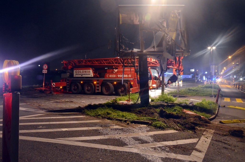 VU LKW umgestuerzt Feldkassel Industriestr Robert Boschstr P315.JPG